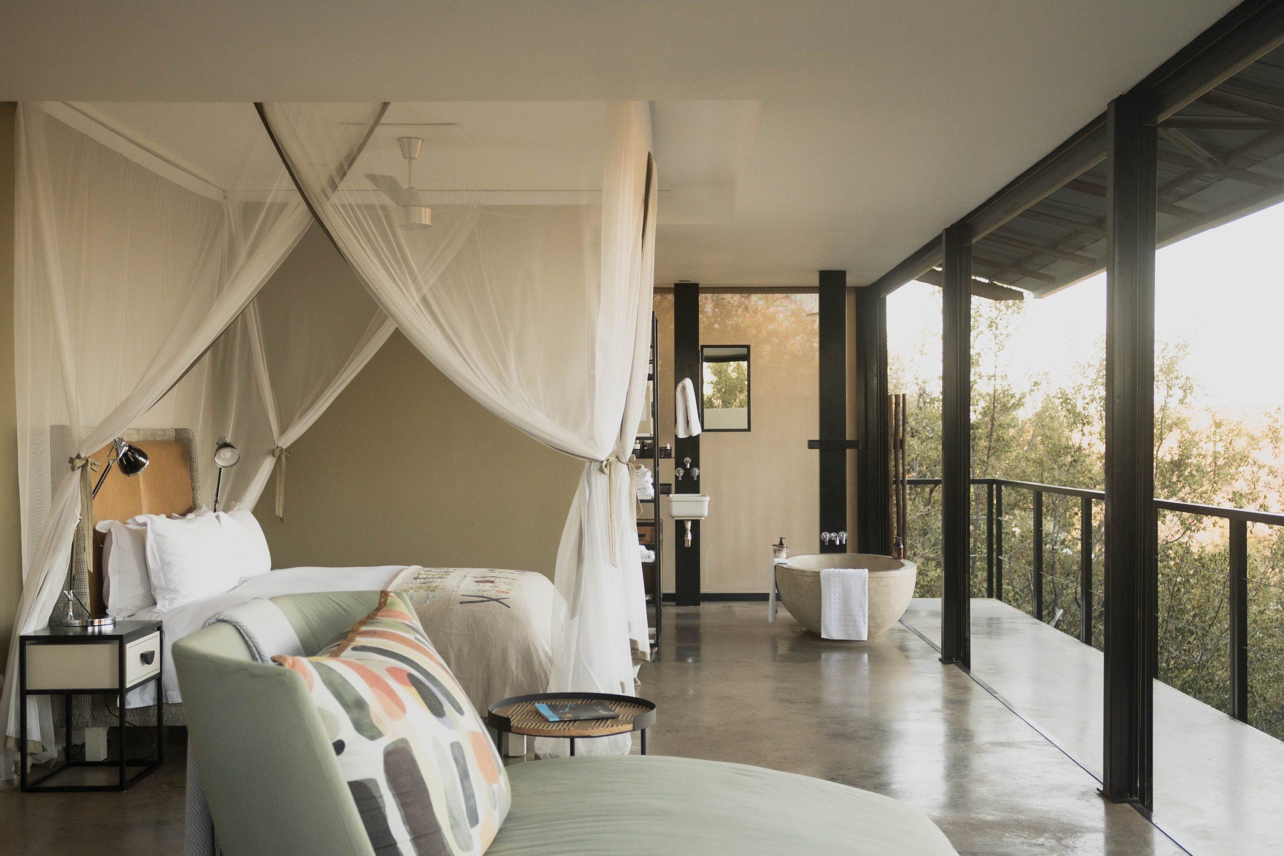 The Outpost Lodge hotel room